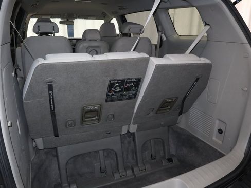 Used 2016 Kia Sedona LX image 16