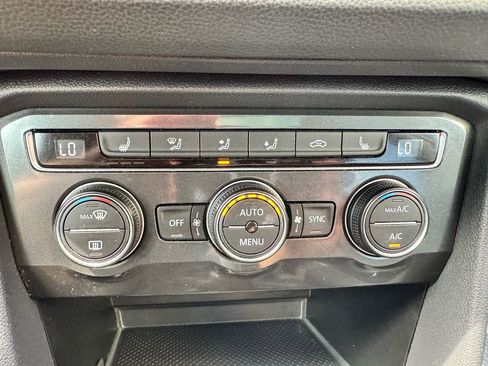 Used 2018 Volkswagen Tiguan SE w/ Panoramic Sunroof Package image 24