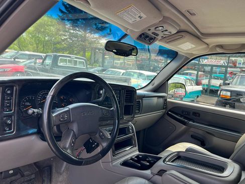 Used 2003 GMC Yukon SLT w/ 1SD Preferred Equipment Group AWD/4WD image 11