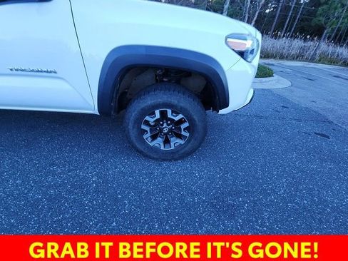 Certified 2018 Toyota Tacoma TRD Off-Road w/ Technology Package image 15