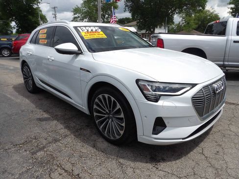 Used 2019 Audi e-tron Prestige w/ Prestige Package AWD/4WD image 3
