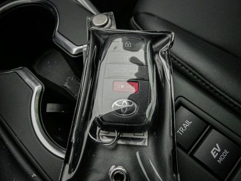 Used 2025 Toyota Highlander XLE image 35