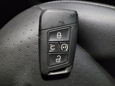 Used 2019 Volkswagen Jetta SE w/ Cold Weather Package FWD image 32
