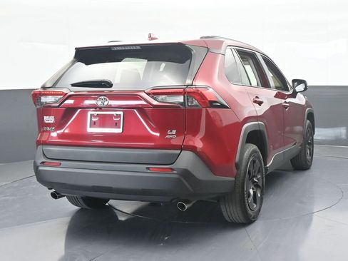 Used 2019 Toyota RAV4 LE image 5