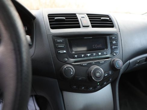 Used 2005 Honda Accord EX image 18