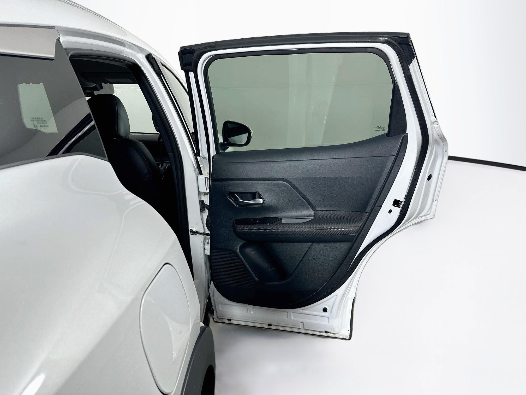 Used 2025 Nissan Kicks SR FWD image 28