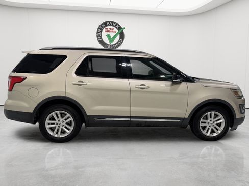 Used 2017 Ford Explorer XLT w/ Equipment Group 201A FWD image 11