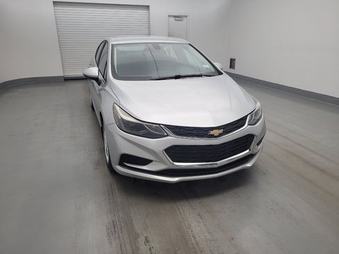 Used 2017 Chevrolet Cruze LT FWD image 14