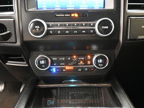 Used 2021 Ford Expedition Max Limited image 29