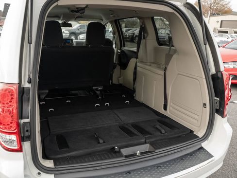 Used 2019 Dodge Grand Caravan SE w/ UConnect Hands-Free Group image 10