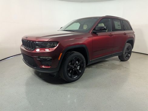 New 2025 Jeep Grand Cherokee Limited w/ Luxury Tech Group II image 3