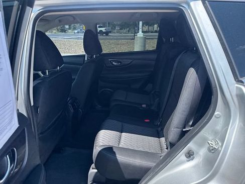 Used 2018 Nissan Rogue SV FWD image 17