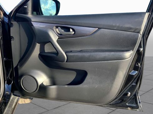 Used 2020 Nissan Rogue S FWD image 23