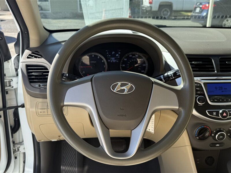 Used 2014 Hyundai Accent GLS FWD image 8