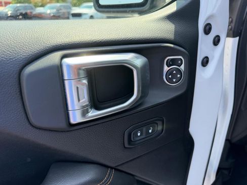 Used 2021 Jeep Wrangler Unlimited Sahara AWD/4WD image 18