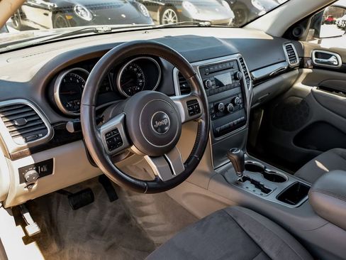 Used 2011 Jeep Grand Cherokee Laredo w/ Security & Convenience Group image 12