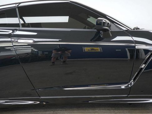 Used 2021 Nissan GT-R Premium image 15