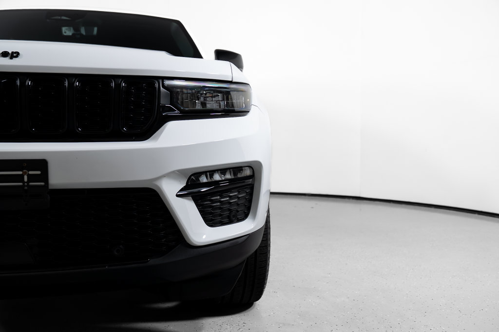 Used 2023 Jeep Grand Cherokee Limited w/ Luxury Tech Group II RWD image 20