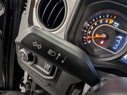 Used 2025 Jeep Gladiator Sport AWD/4WD image 22