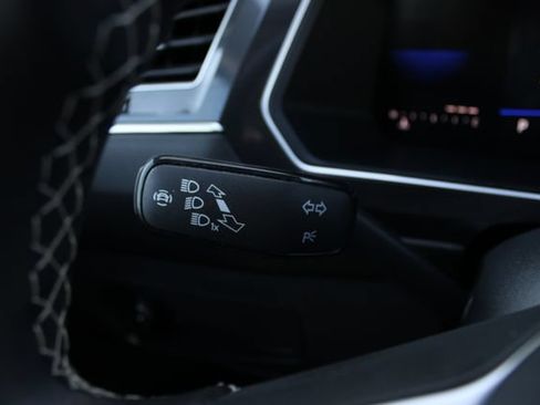 Used 2024 Volkswagen Tiguan SE AWD/4WD image 6