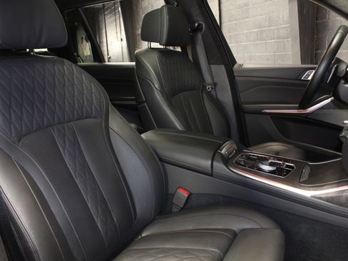 Used 2024 BMW X7 xDrive40i w/ Executive Package AWD/4WD image 48