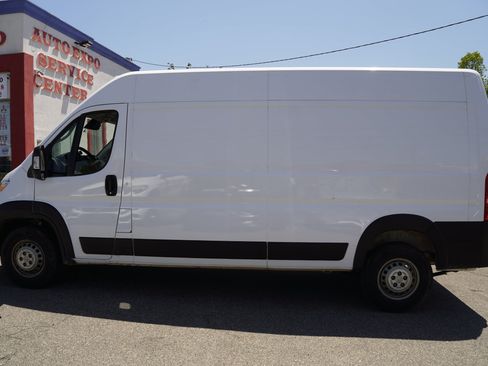 Used 2025 RAM ProMaster 2500 w/ Convenience Group FWD image 4