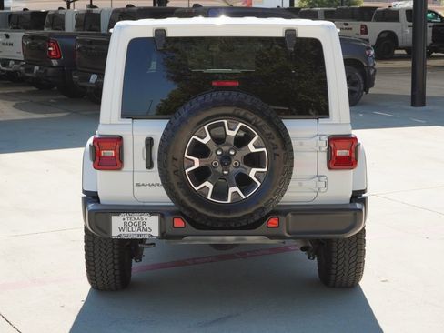 Used 2025 Jeep Wrangler Unlimited Sahara AWD/4WD image 4