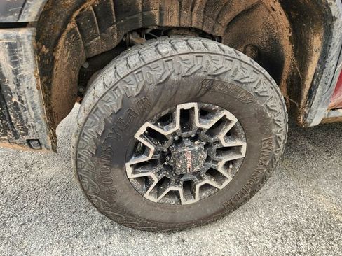 Used 2024 GMC Sierra 2500 AT4X AWD/4WD image 10