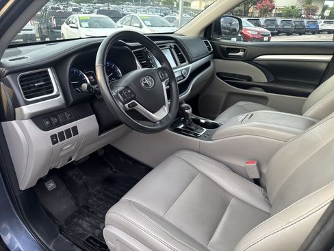 Used 2018 Toyota Highlander XLE FWD image 23
