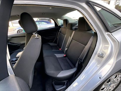 Used 2012 Ford Focus SE FWD image 19