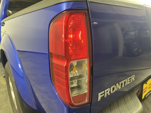 Used 2012 Nissan Frontier SV image 26