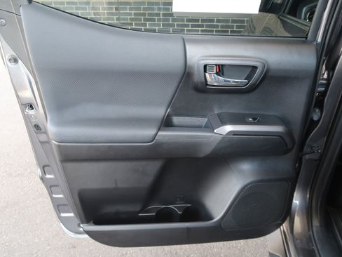 Used 2021 Toyota Tacoma TRD Sport w/ Technology Package RWD image 37