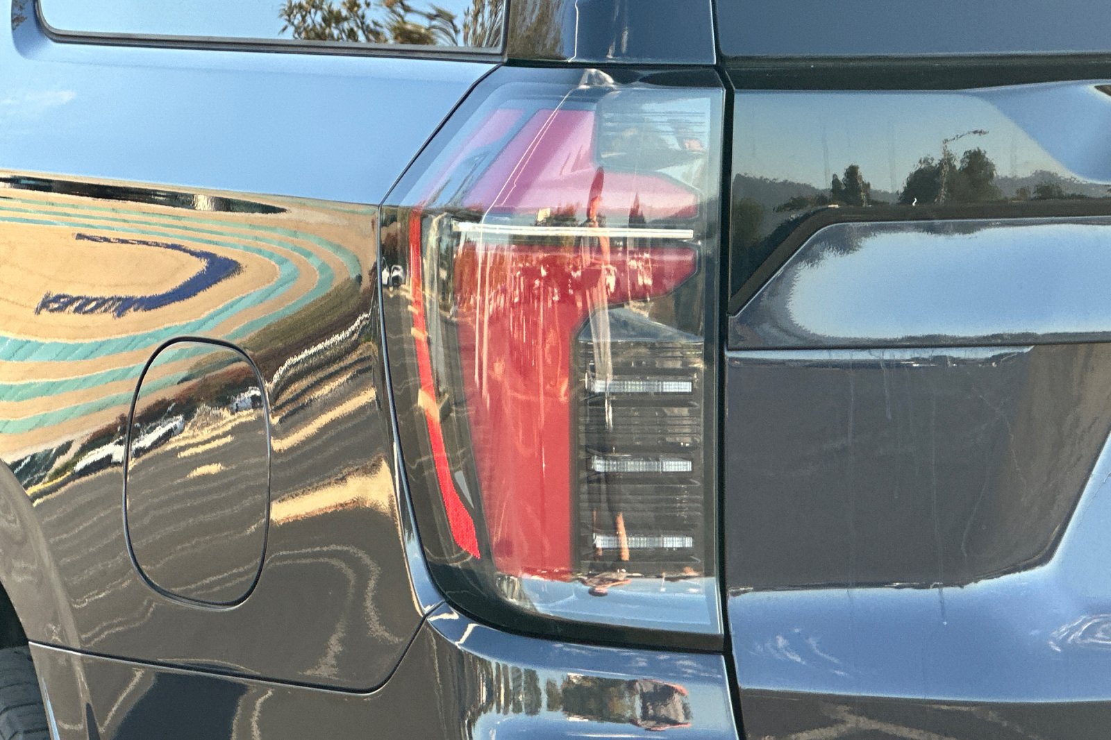 Used 2025 Chevrolet Suburban Z71 AWD/4WD image 47