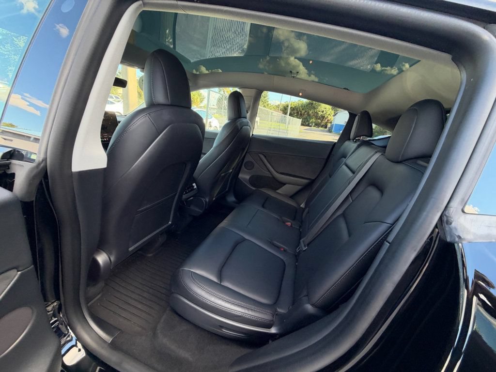 Used 2022 Tesla Model Y Long Range AWD/4WD image 19