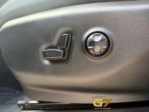 Used 2024 Chrysler Pacifica Limited FWD image 31