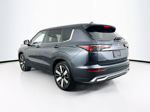 Used 2025 Mitsubishi Outlander SE image 5