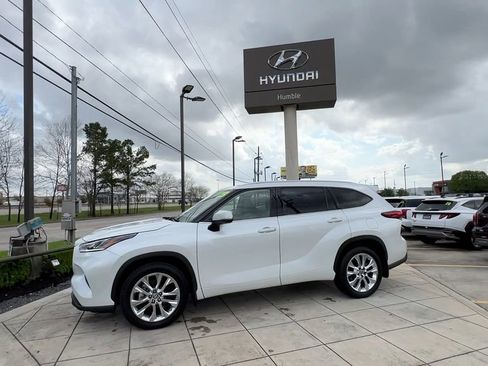 Used 2023 Toyota Highlander Limited image 5