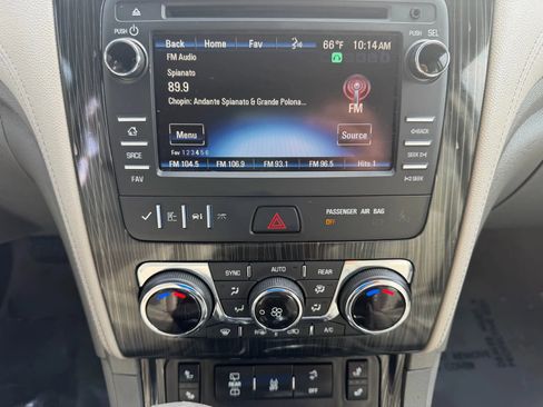 Used 2017 Chevrolet Traverse LT FWD image 18