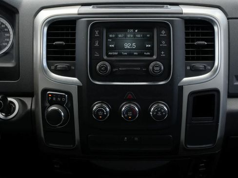 Used 2019 RAM 1500 Classic SLT RWD image 12