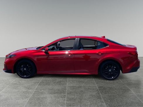 Used 2026 Toyota Camry SE FWD image 2