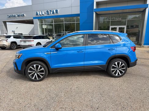 Used 2023 Volkswagen Taos SE image 2