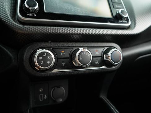 Used 2019 Nissan Kicks S FWD image 26