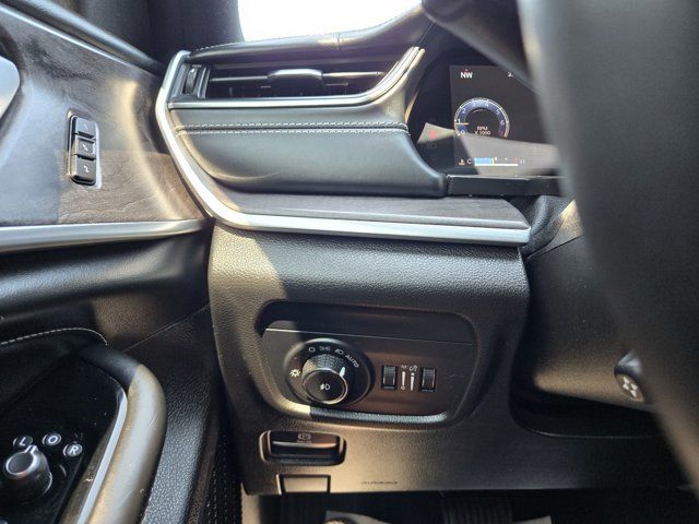 Used 2023 Jeep Grand Cherokee L Overland AWD/4WD image 24
