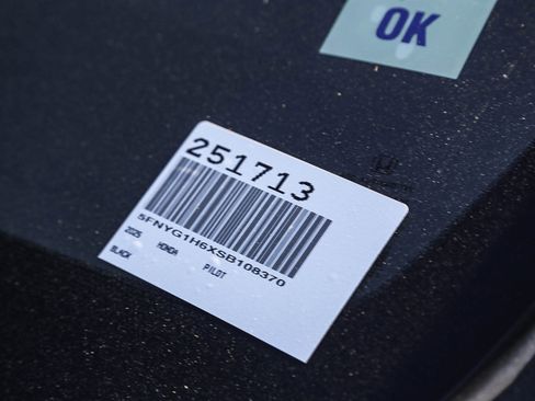 Used 2025 Honda Pilot TrailSport image 32