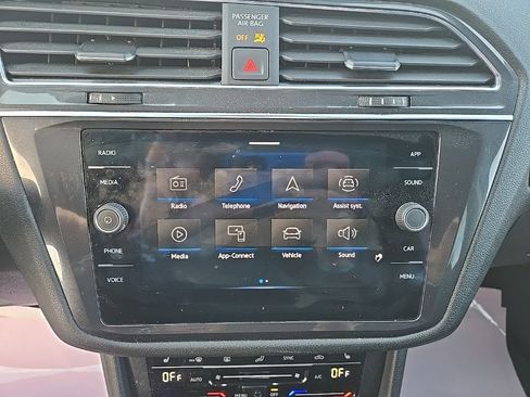 Used 2022 Volkswagen Tiguan SE AWD/4WD image 22