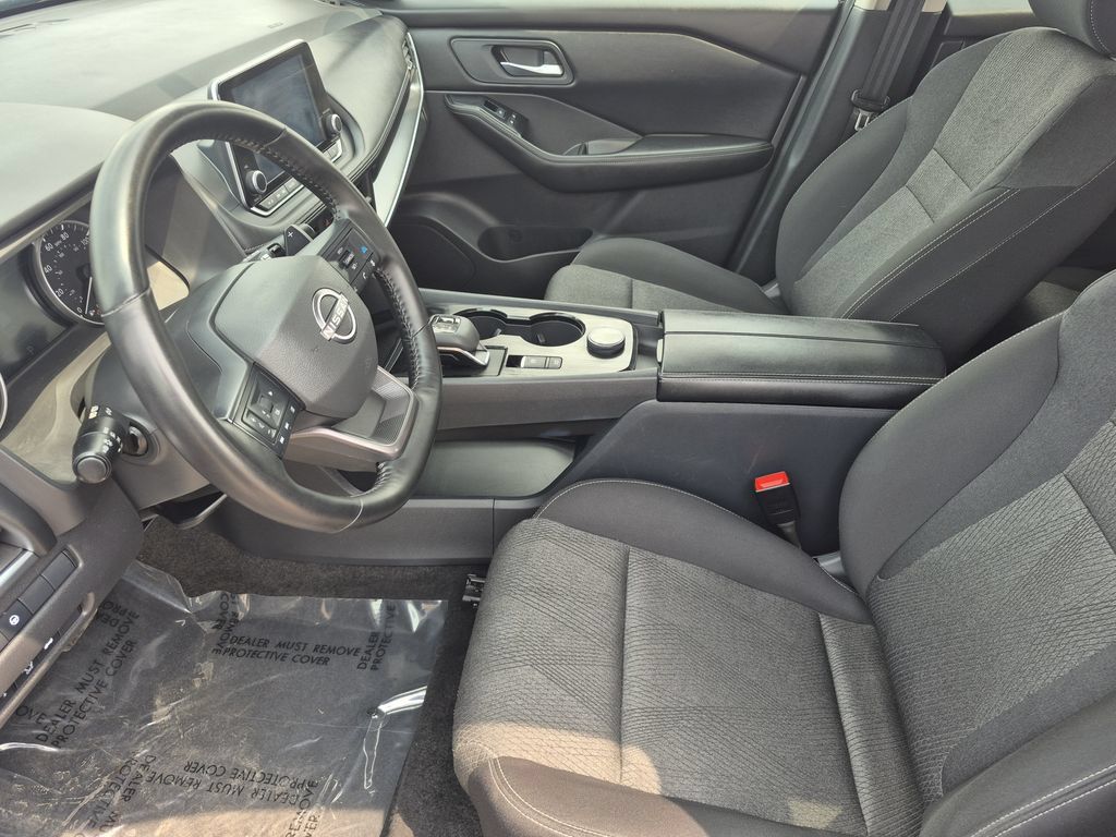 Used 2025 Nissan Rogue SV AWD/4WD image 11