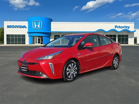 Used 2022 Toyota Prius LE image 1