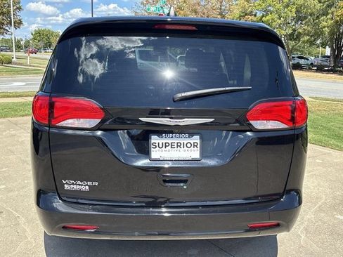 Used 2024 Chrysler Voyager LX FWD image 5
