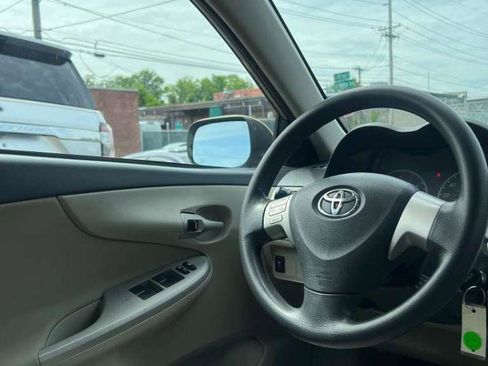 Used 2012 Toyota Corolla LE FWD image 18