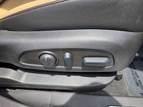 Used 2023 Chevrolet Equinox Premier FWD image 18
